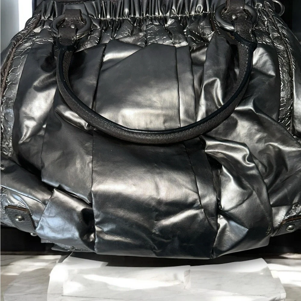 Marc Jacobs Parachute Stam METALLIC SILVER KISS-LOCK & Dust-bag Included